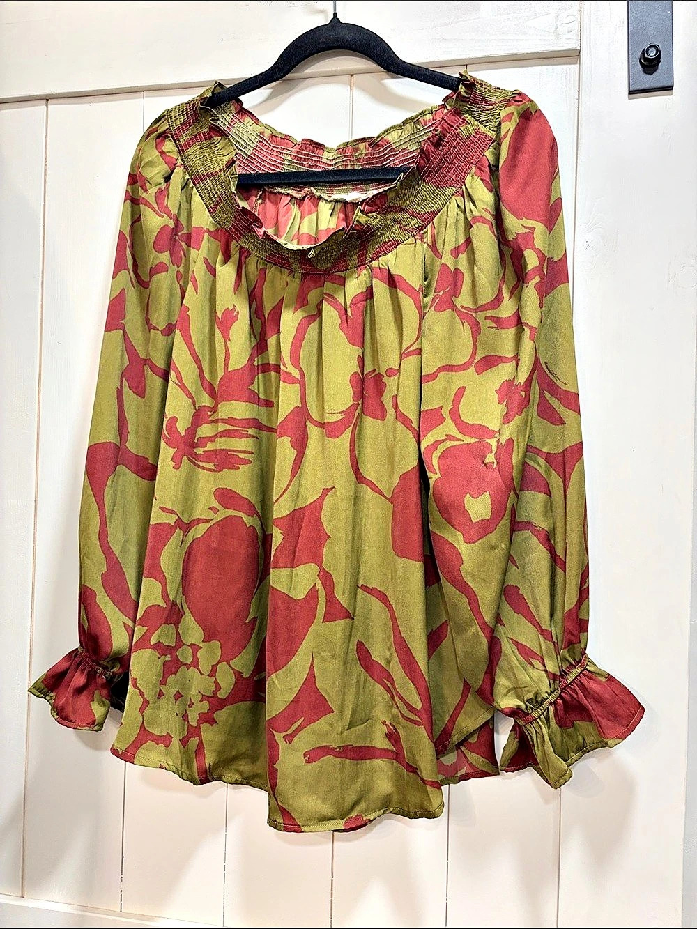 Easel Floral Blouse in Green & Red Size Medium